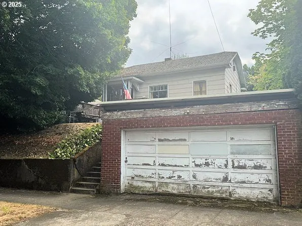 1126 SE Mall St, Portland, OR 97202