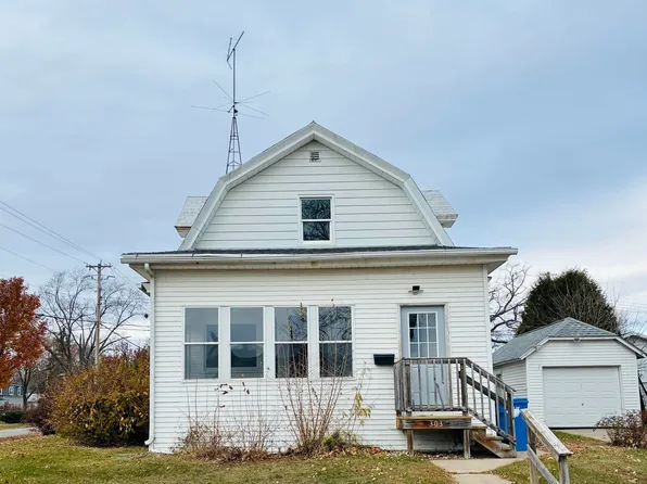 303 3rd St, Baraboo, WI 53913