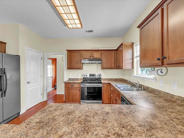 256 Savannah Ln — Photo 8