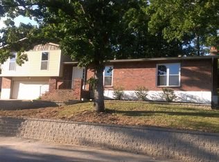 2021 Raintree Dr, Imperial, MO 63052