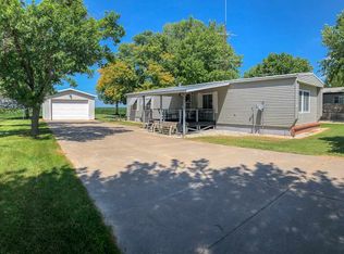 16 West Ave, Republican City, NE 68971
