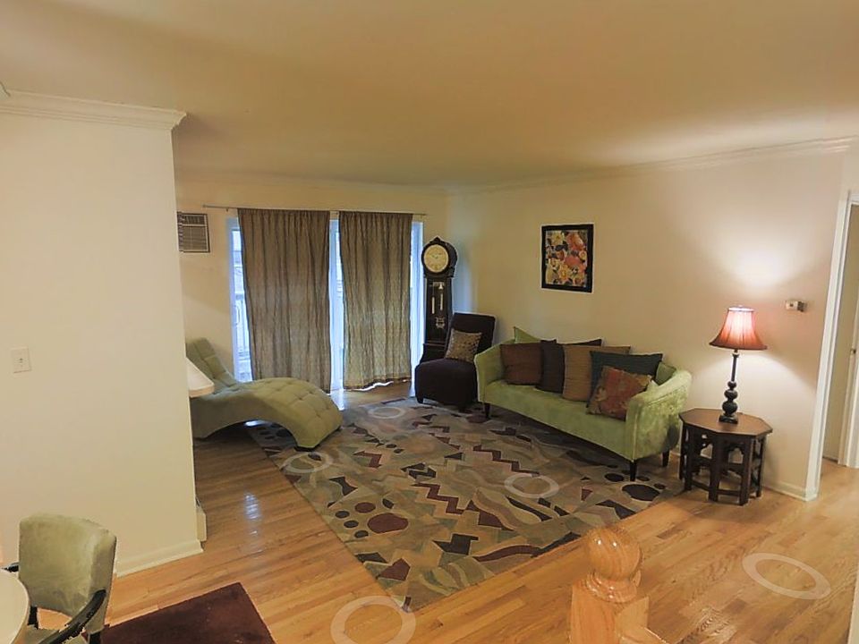 1st image of 2562 Chelsea Dr #13