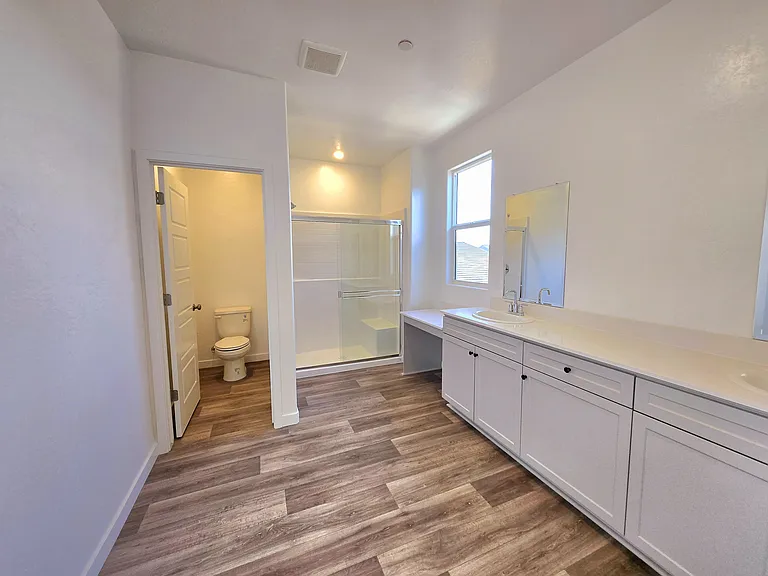 Pioneer Dr W — Photo 37