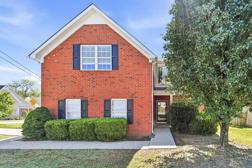 3 bed, 2.5 bath, 2142 sqft, $2,630 — Photo 1