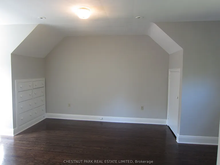 180 Strathgowan Ave — Photo 17