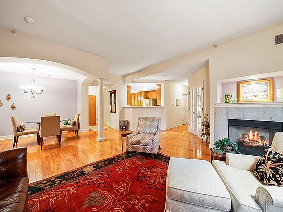 4th image of 2700 Summit Dr APT 104