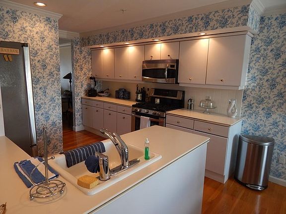 5th image of 21 Taylor Ave APT 2110