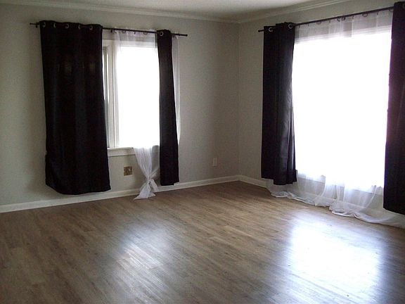 3rd image of 1114 NW Oak Ave