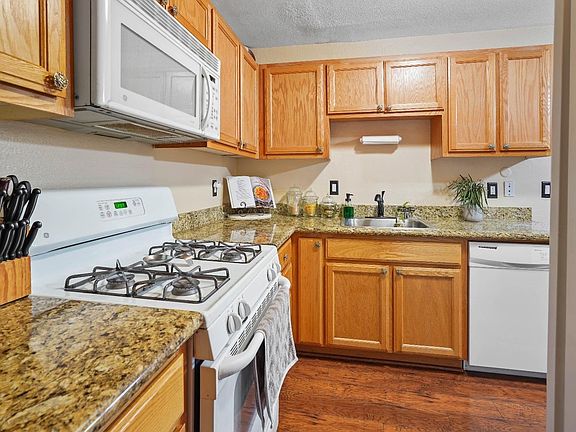 5th image of 1360 Callen Street #B