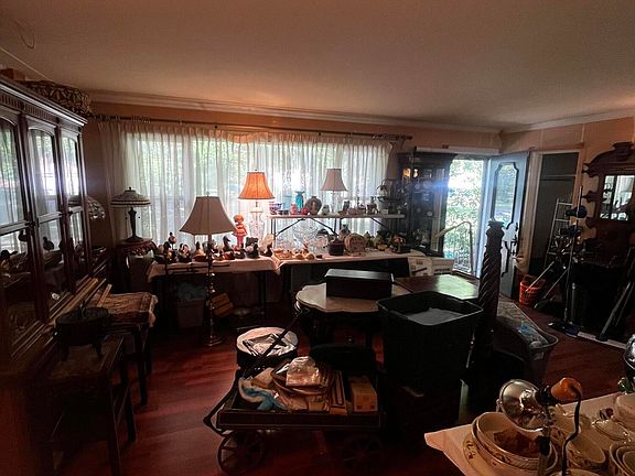 3rd image of 3889 Molly Blvd