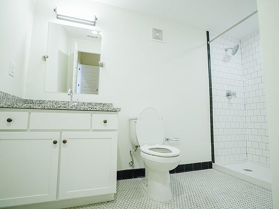 5th image of 520 Mulberry St #201