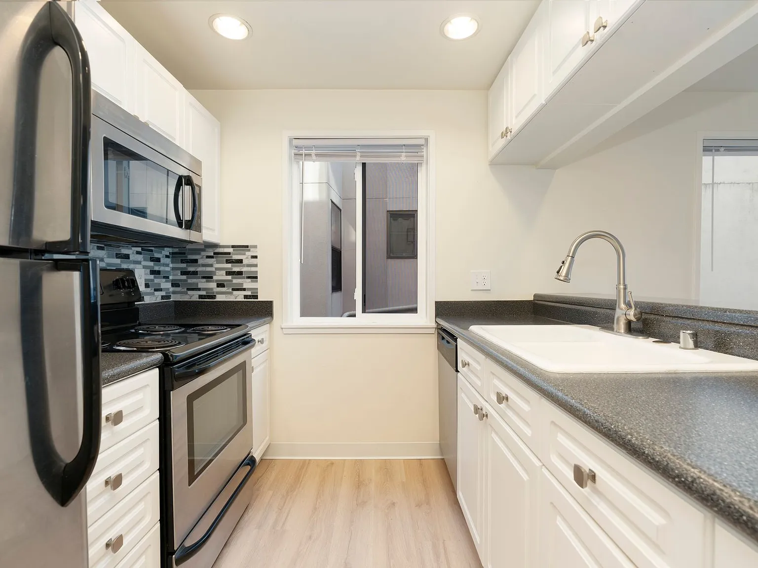 4208 Beach Drive SW — Photo 3