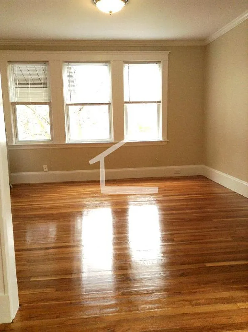 Huge 3 bed in Somerville — Photo 2