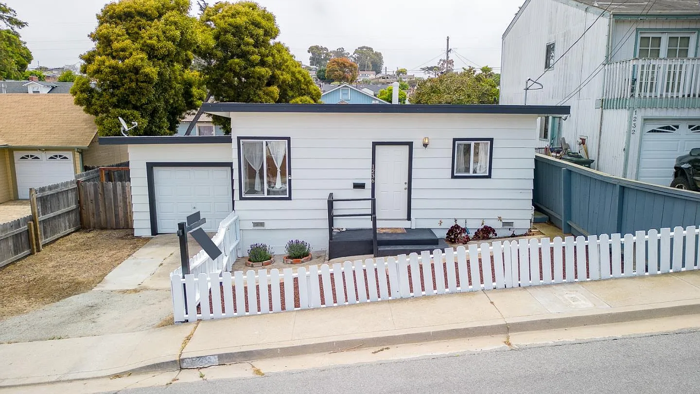 1236 Judson St photo 1
