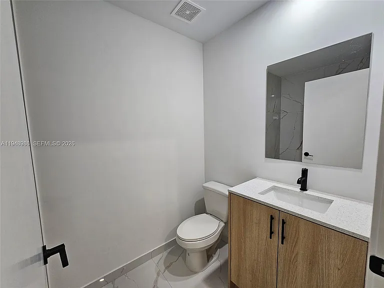 215 NW 13th Pl — Photo 17