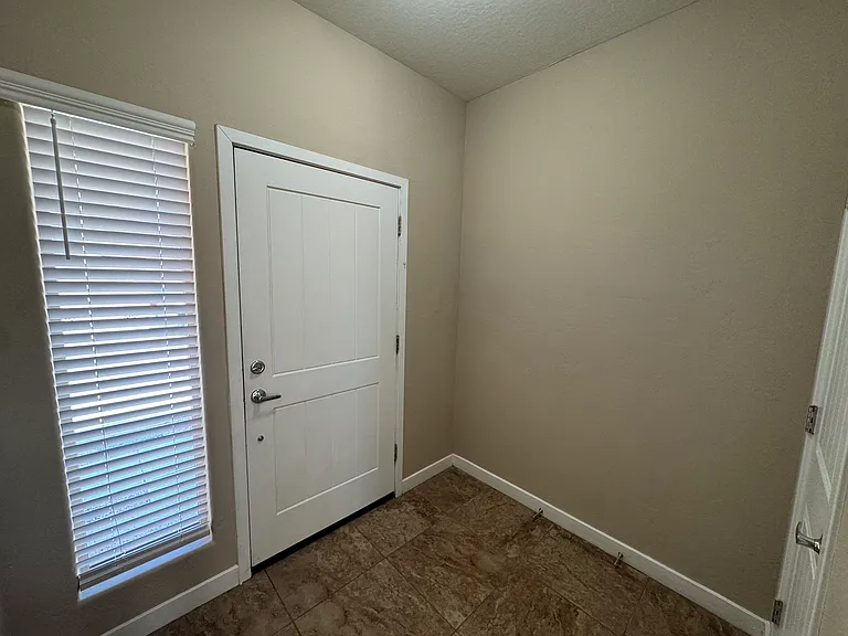 1147 E Cedar St — Photo 26