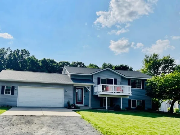 13955 Pine Lake Ave NE, Cedar Springs, MI 49319