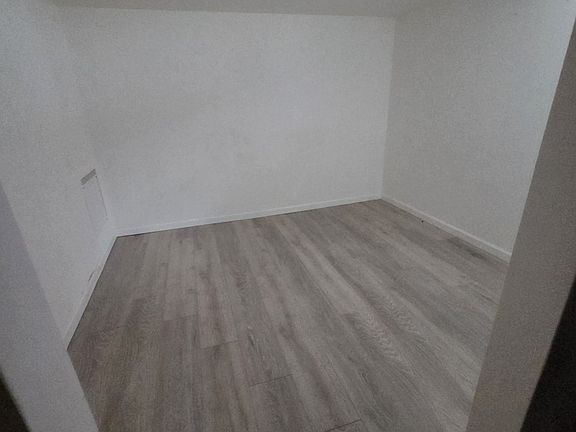 3rd image of 8333 Orchard Ave