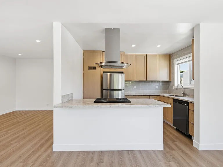 4321 Saugus Ave — Photo 5