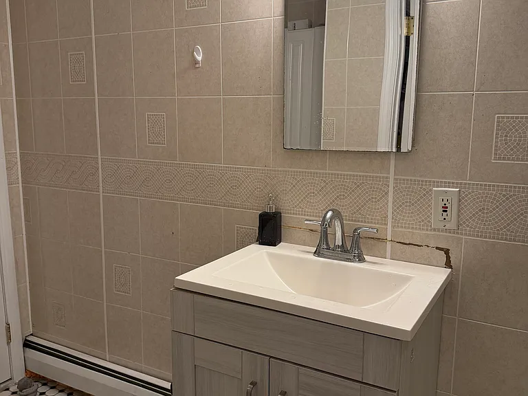 39 Florence St #1 — Photo 9