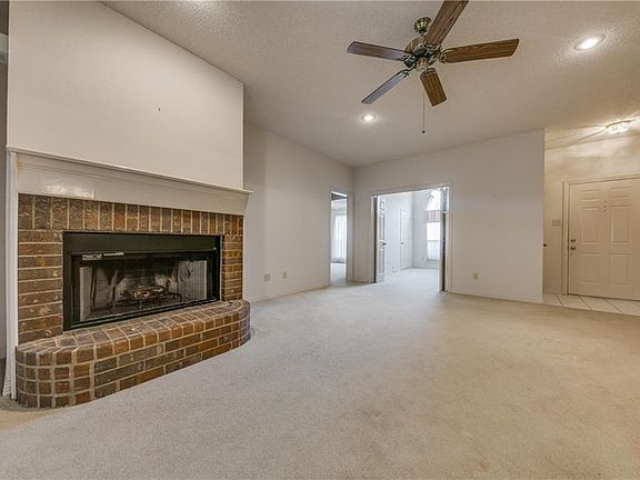 5th image of 521 Gingerbread Ln