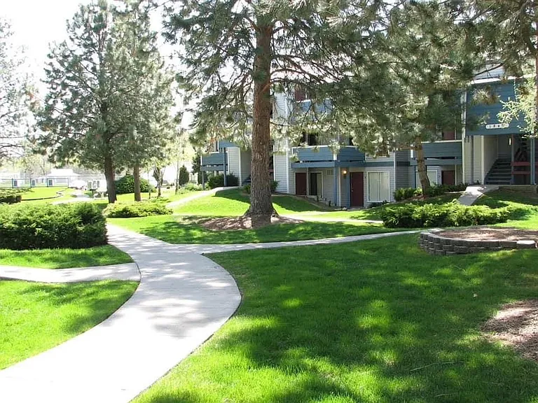 Eagle Pointe Apartments — Photo 10
