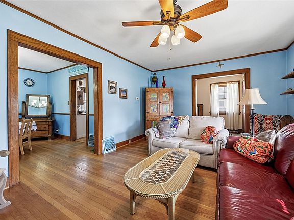 5th image of 1105 Maplewood Dr NE