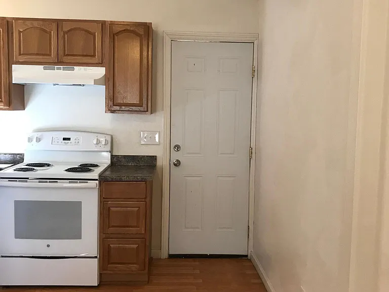3486 Lakeshore Blvd #5 — Photo 7