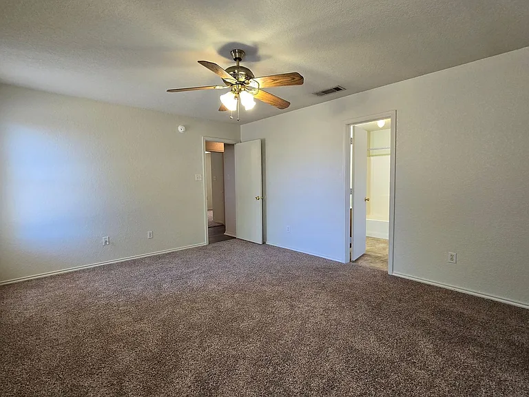 3303 Driftwood Dr — Photo 11