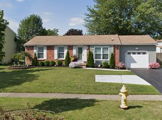 118 W Klein Rd, Williamsville, NY 14221