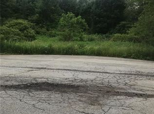 Lowland Dr, New castle, PA 16105