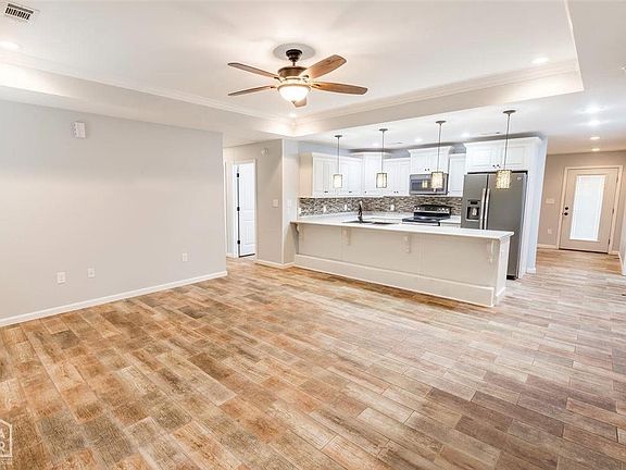 3rd image of 219 Michael St