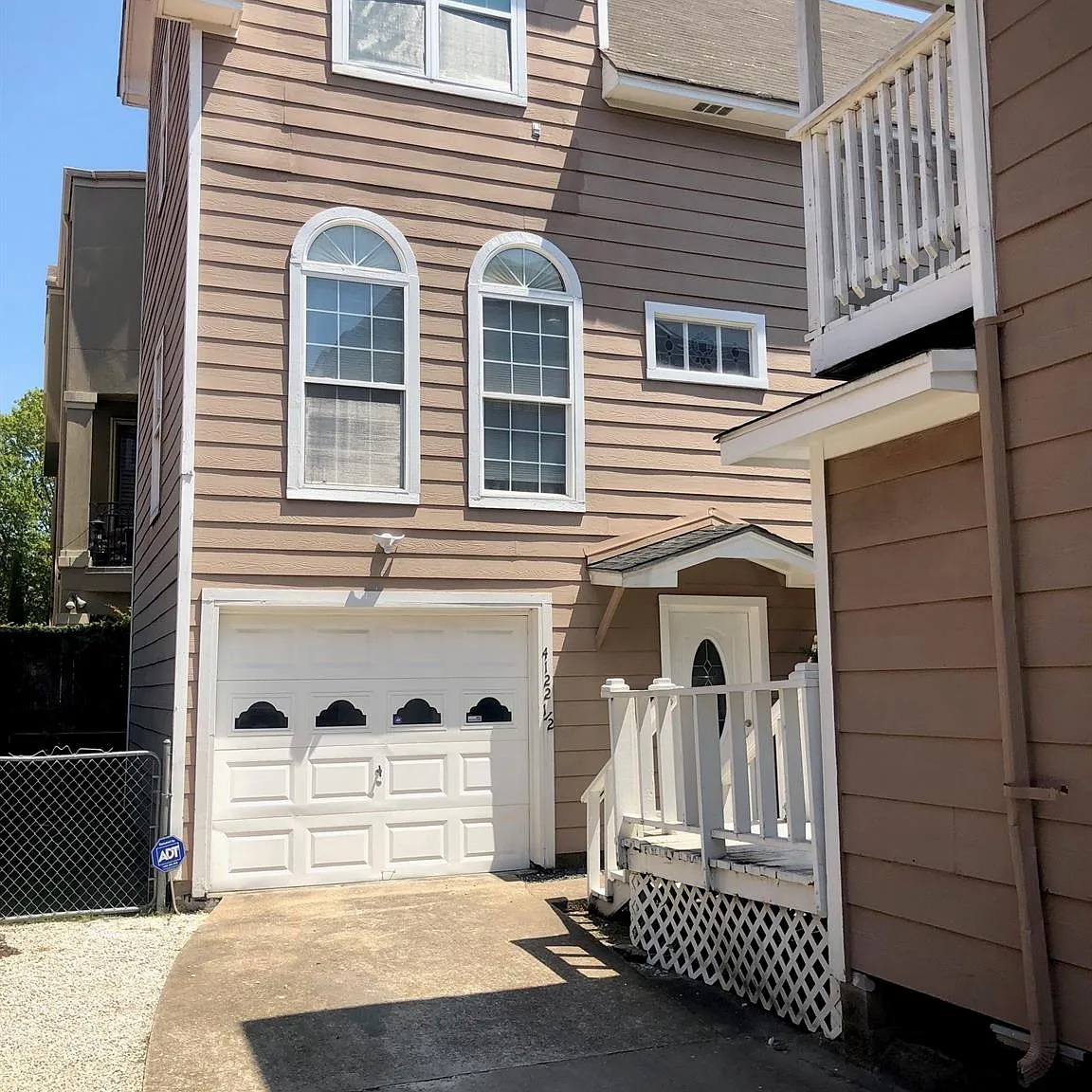 2 bed, 2.5 bath, 2912 sqft, $2,150 — Photo 1