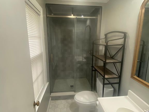 3rd image of 301 Crestline Blvd