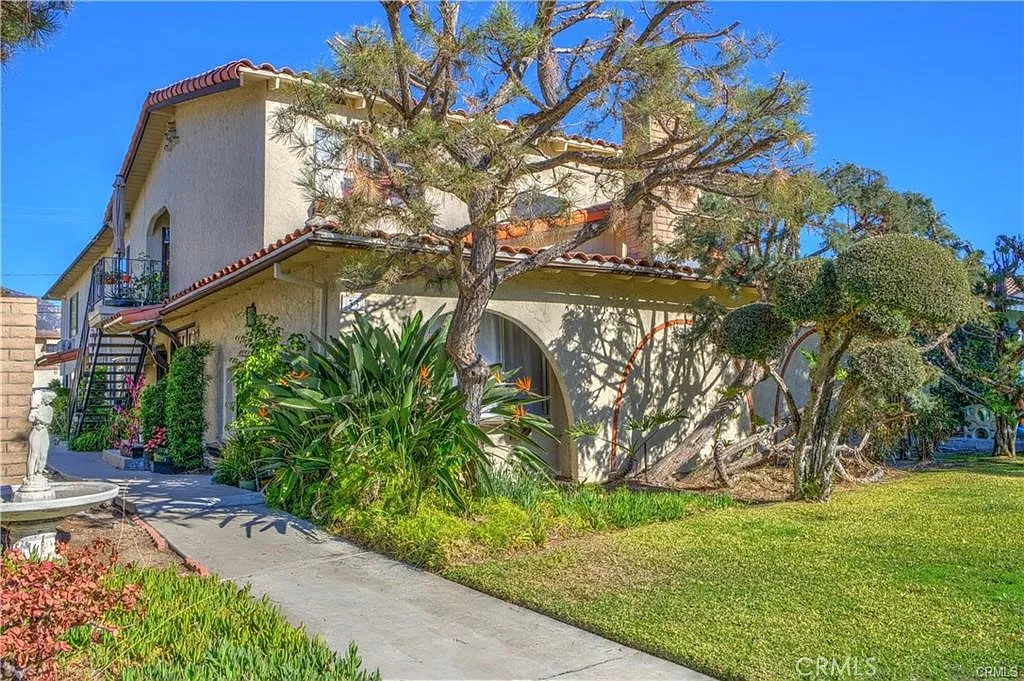 2 bed, 800 sqft, $2,500 — Photo 1