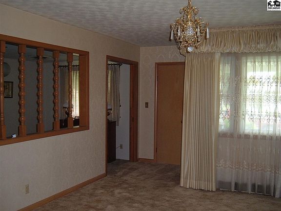 5th image of 619 Welton St