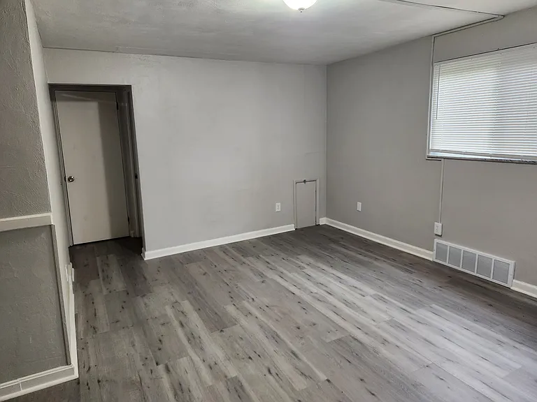 626 Summit Ave #1 — Photo 5