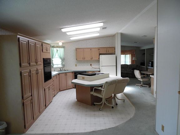 3rd image of 926 Dogwood Dr