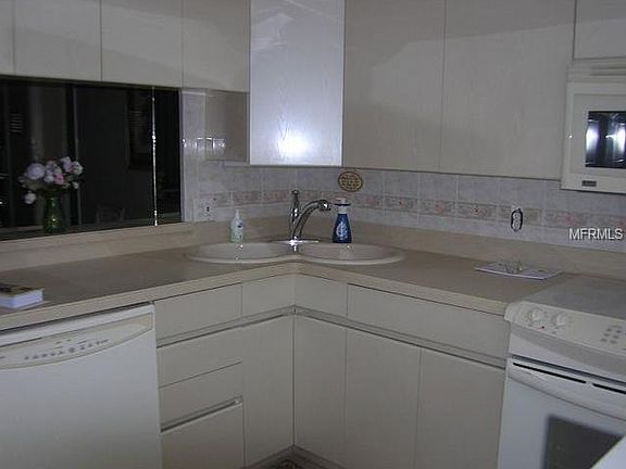 5th image of 2618 Cove Cay Dr Unit 509