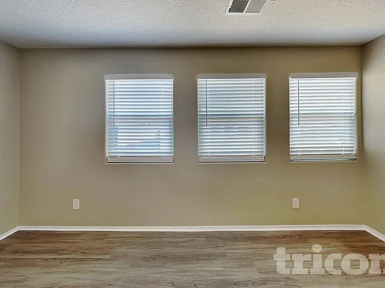 6407 Black Hawk Dr NE — Photo 3
