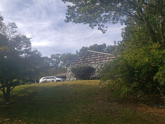 3rd image of 3 Hill Dr