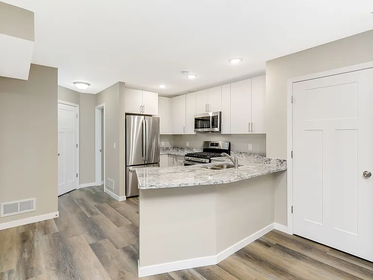6044 Manchester Ave NE — Photo 4