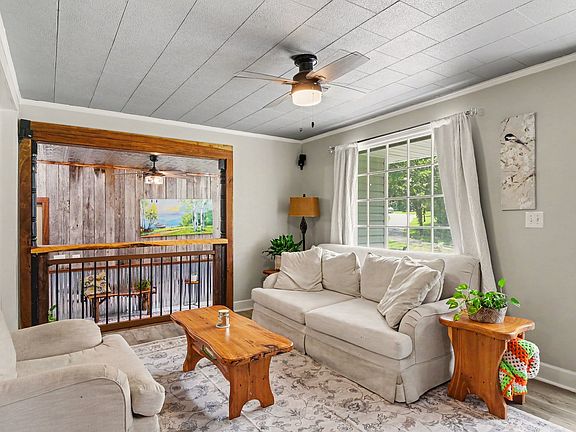 3rd image of 1040 Nosegay Rd
