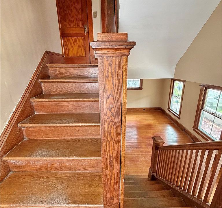 13th image of 762 Park Ave