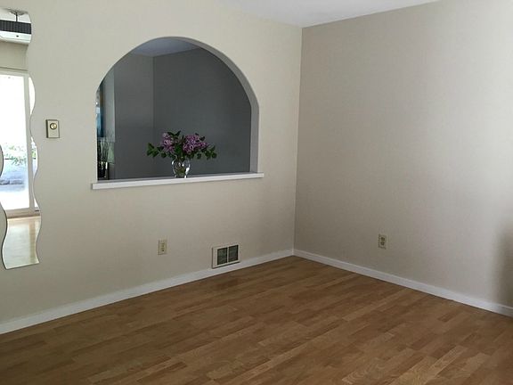 4th image of 17050 Northup Way APT 9