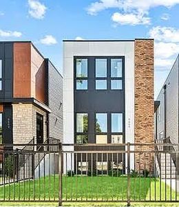 3358 W Evergreen Ave, Chicago, IL, 60651