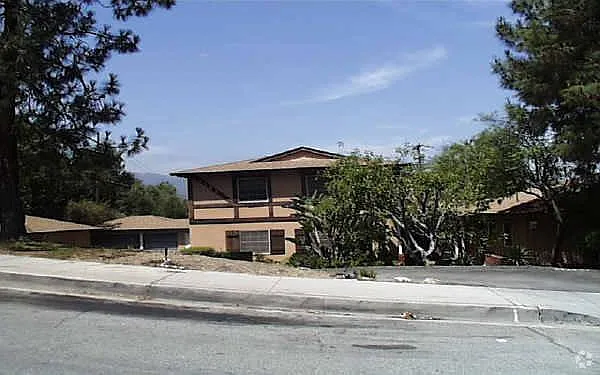 3501 Stancrest Dr #D — Photo 2