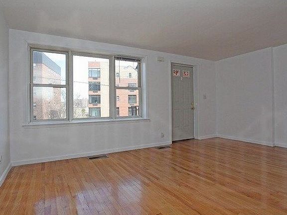 5th image of 3211 Riverdale Ave