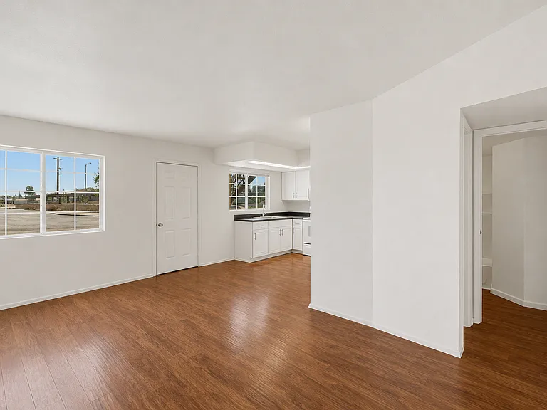 45 N Phyllis #109 — Photo 8