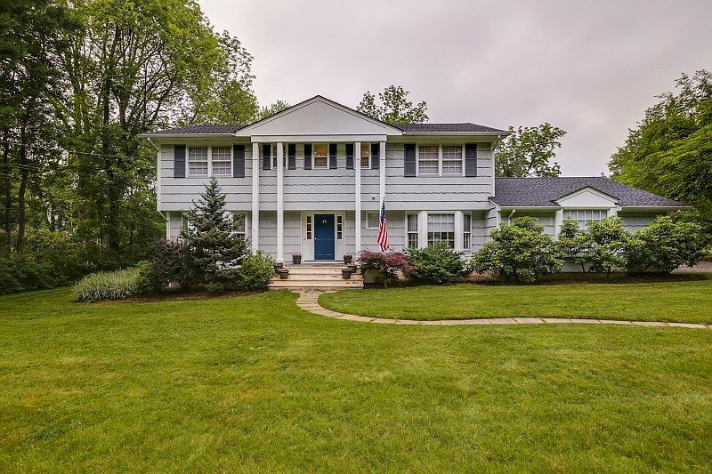 1st image of 25 Cambridge Dr